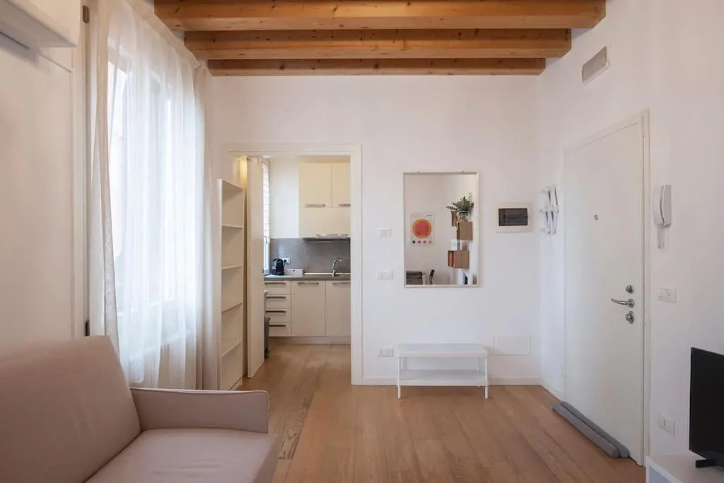 Image 3 of Bauhaus Venice Apartment