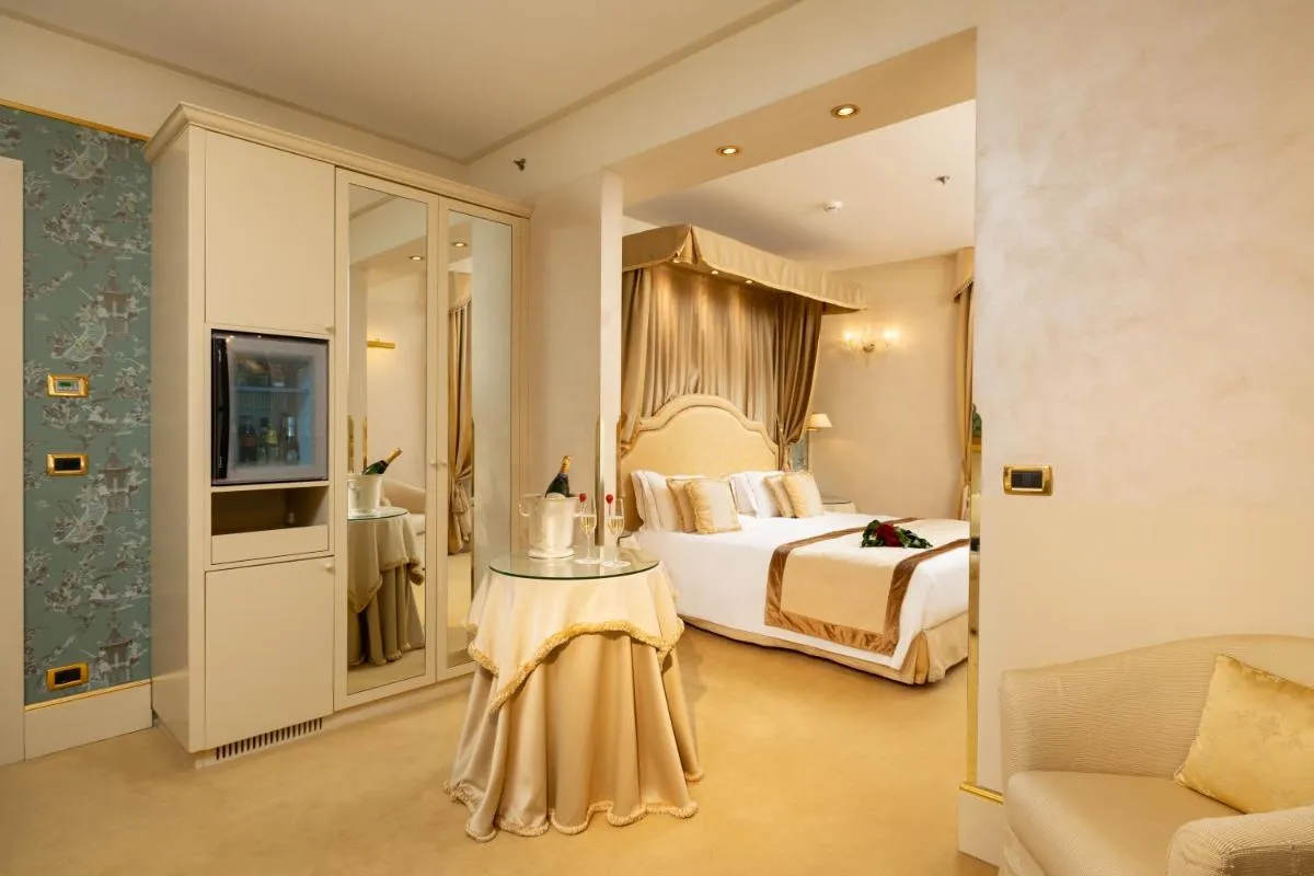 Image 1 of Hotel A La Commedia