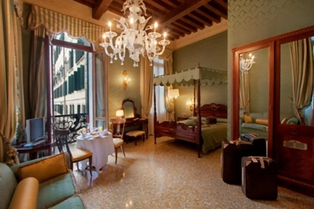 Image 1 of Hotel Al Ponte Dei Sospiri