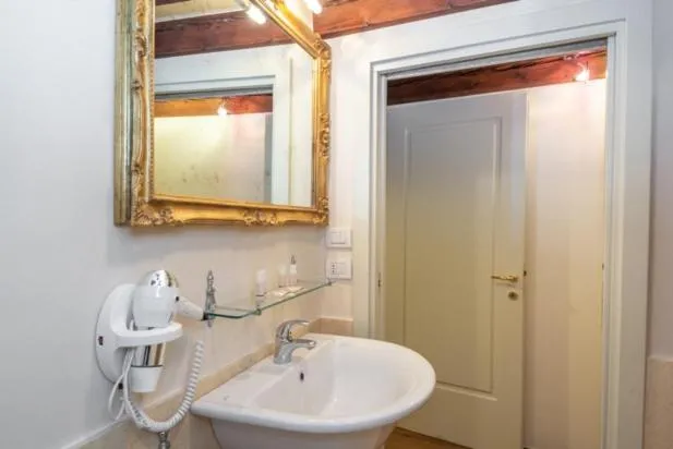 Image 2 of LUXURY APARTMENT San Marco Experience