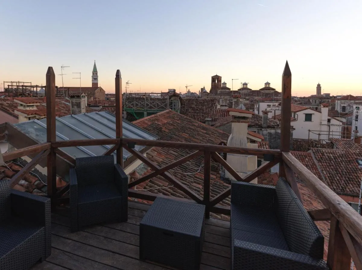 Image 5 of LaLux Venezia
