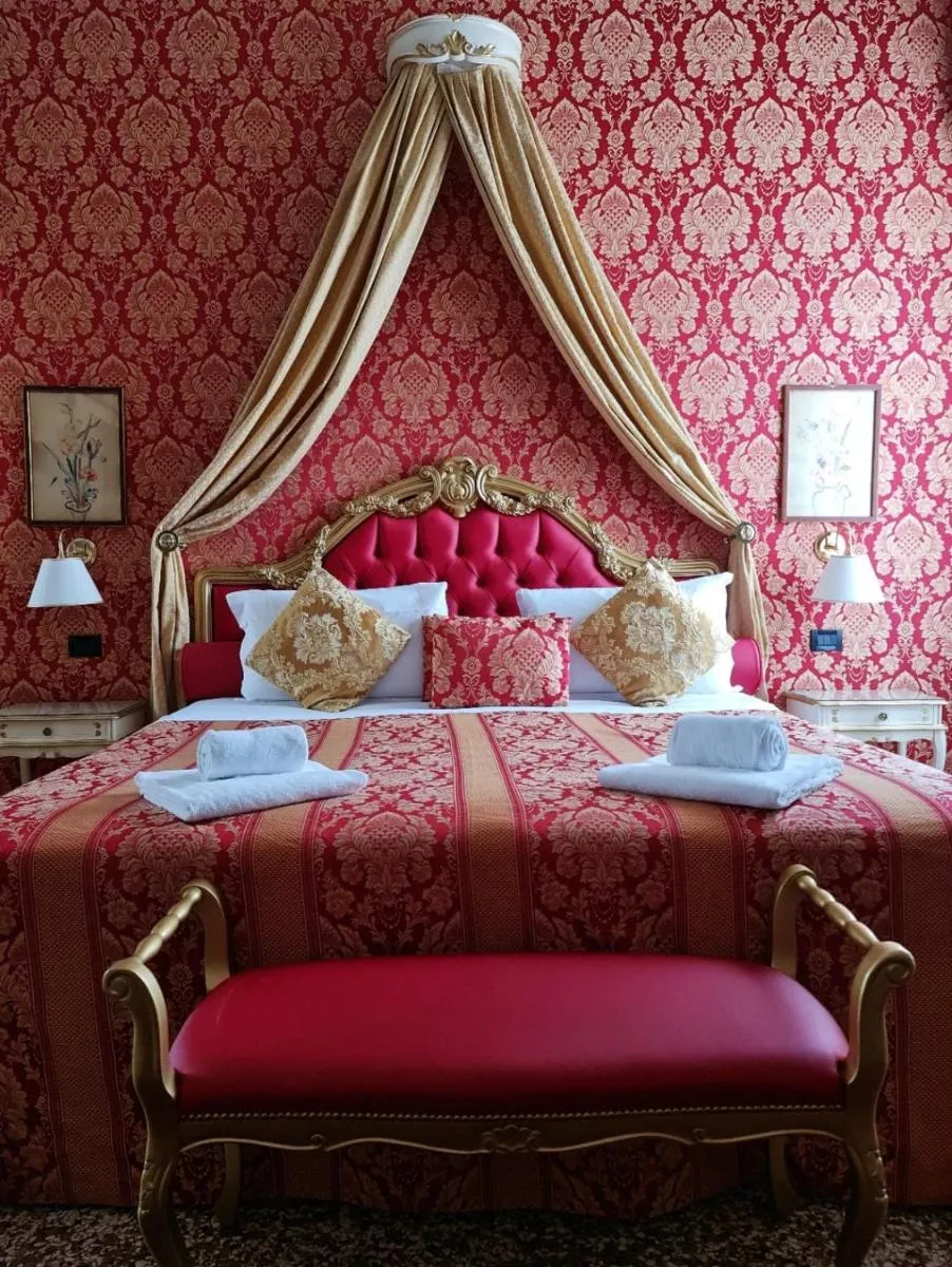 Image 3 of Luxury Suites in Venice-Friendly Venice Suites