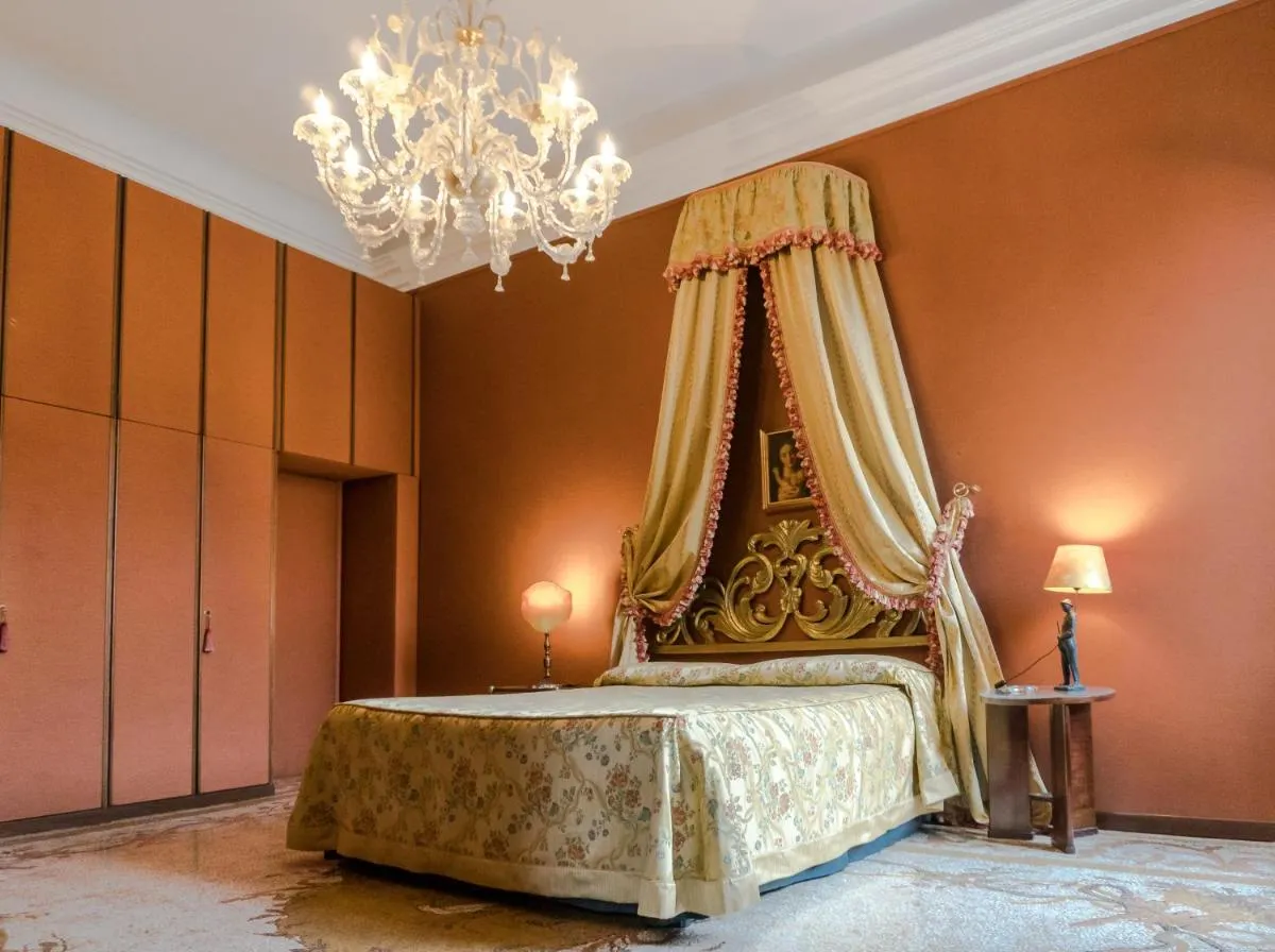 Image 1 of Luxury balcony apartment