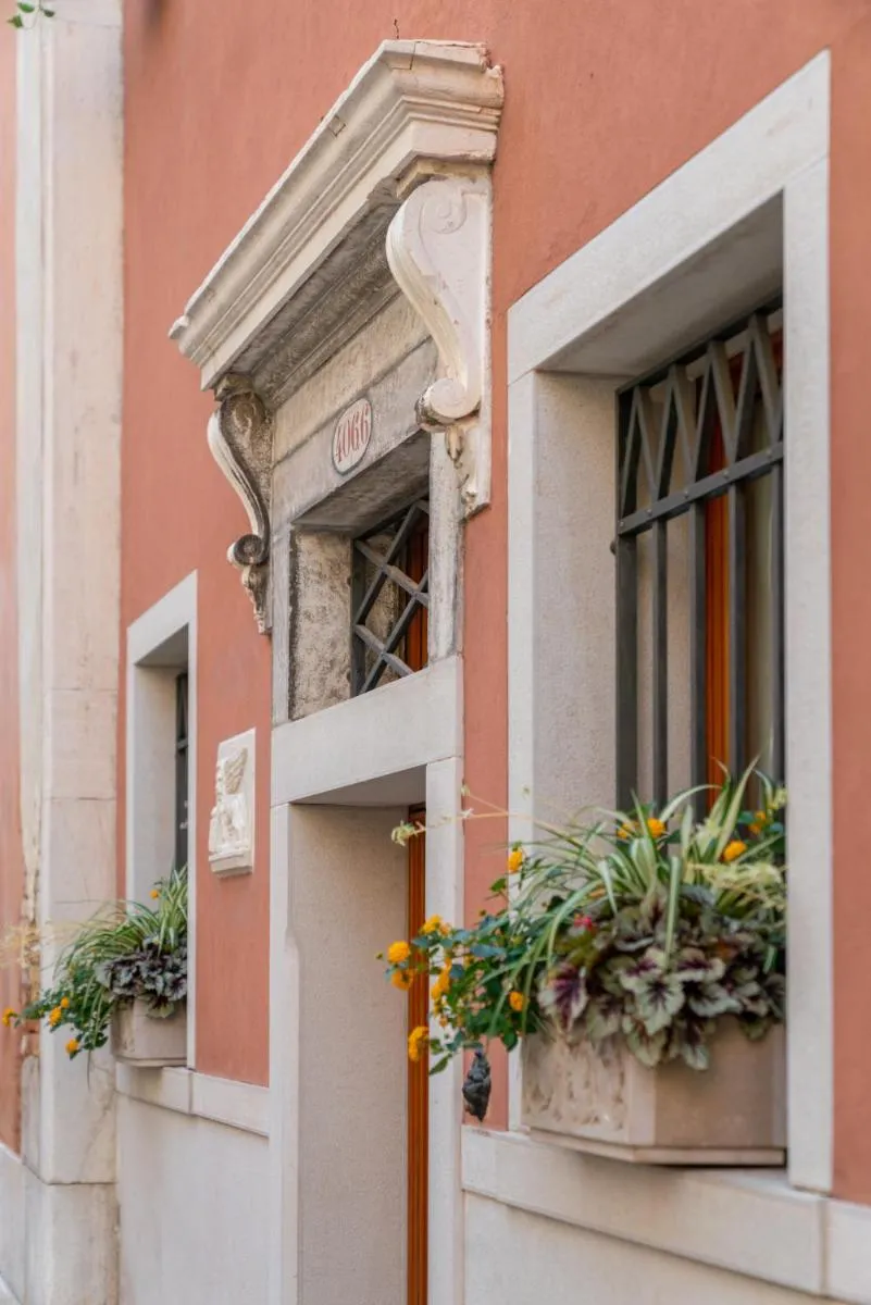 Image 4 of Palazzo San Luca