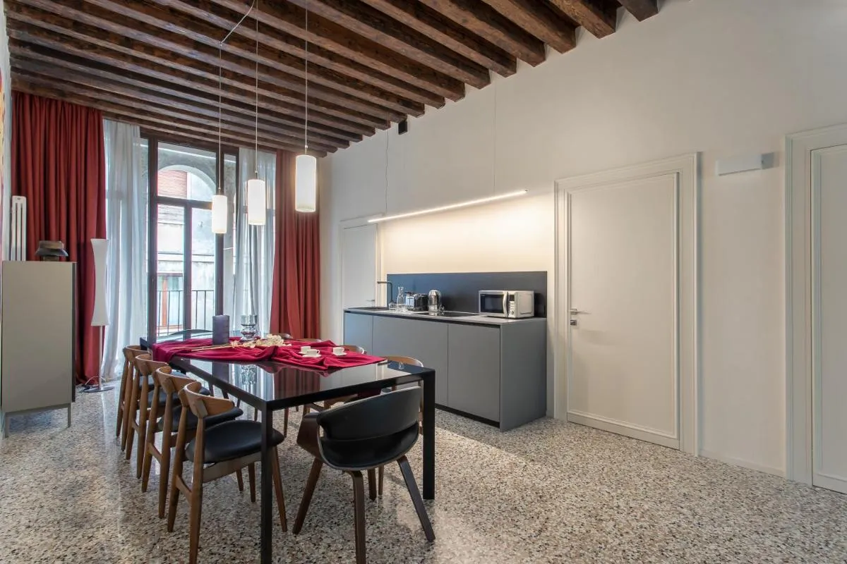 Image 2 of Palazzo Venere Apartments