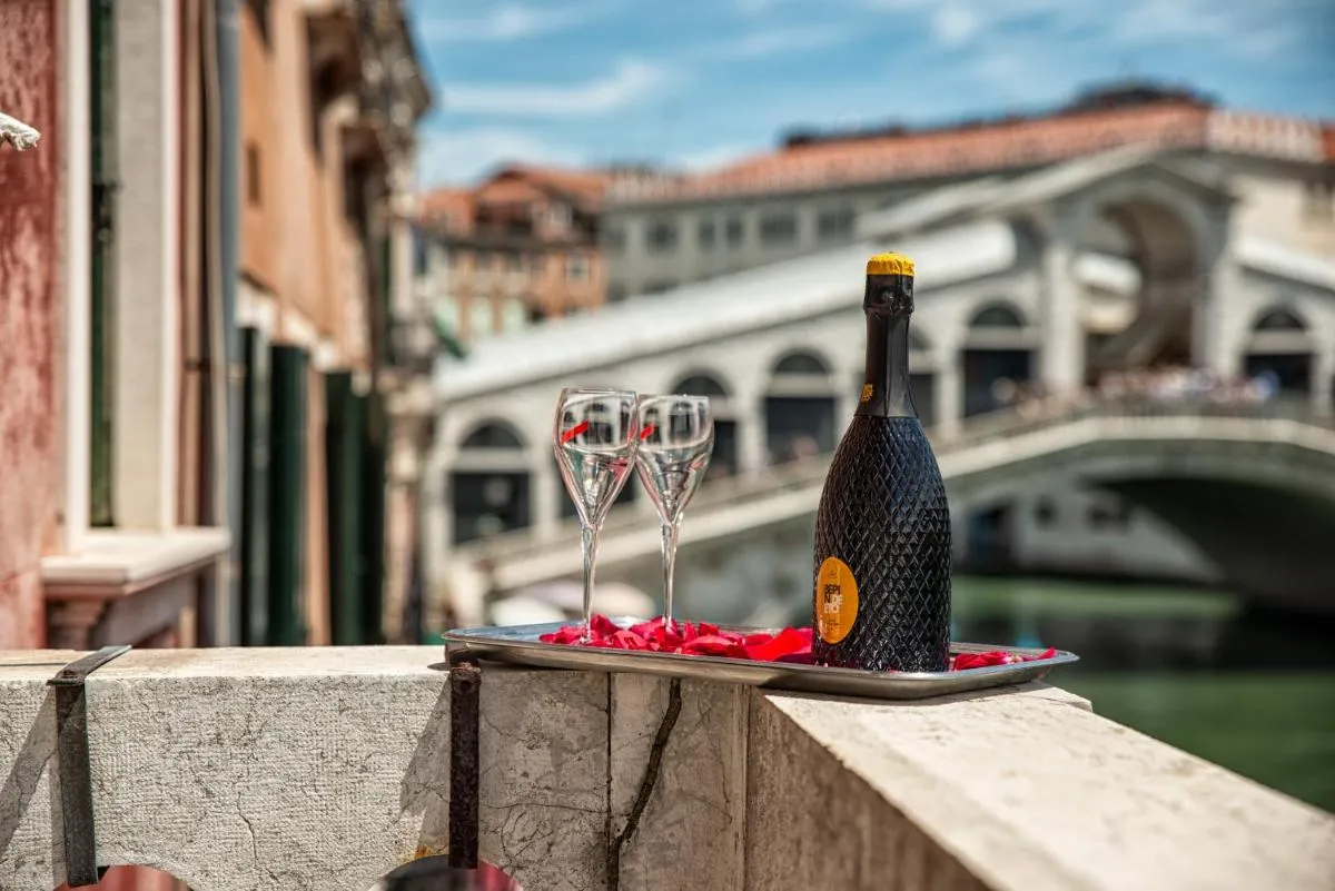 Image 2 of Royal Rialto Apartment – Grand Canal View