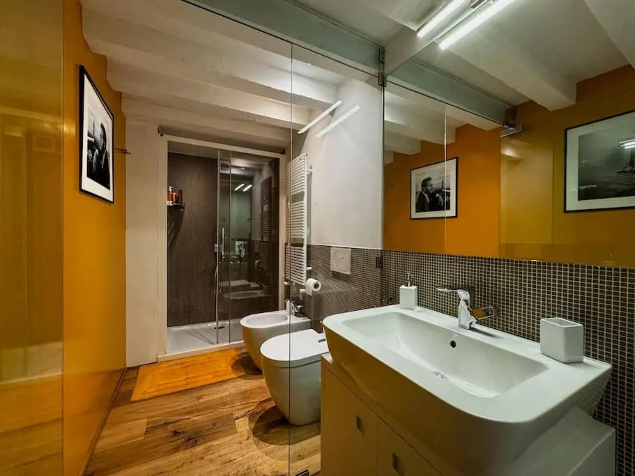 Image 2 of SEDO3032A • [Venezia Central] • Luxury House •