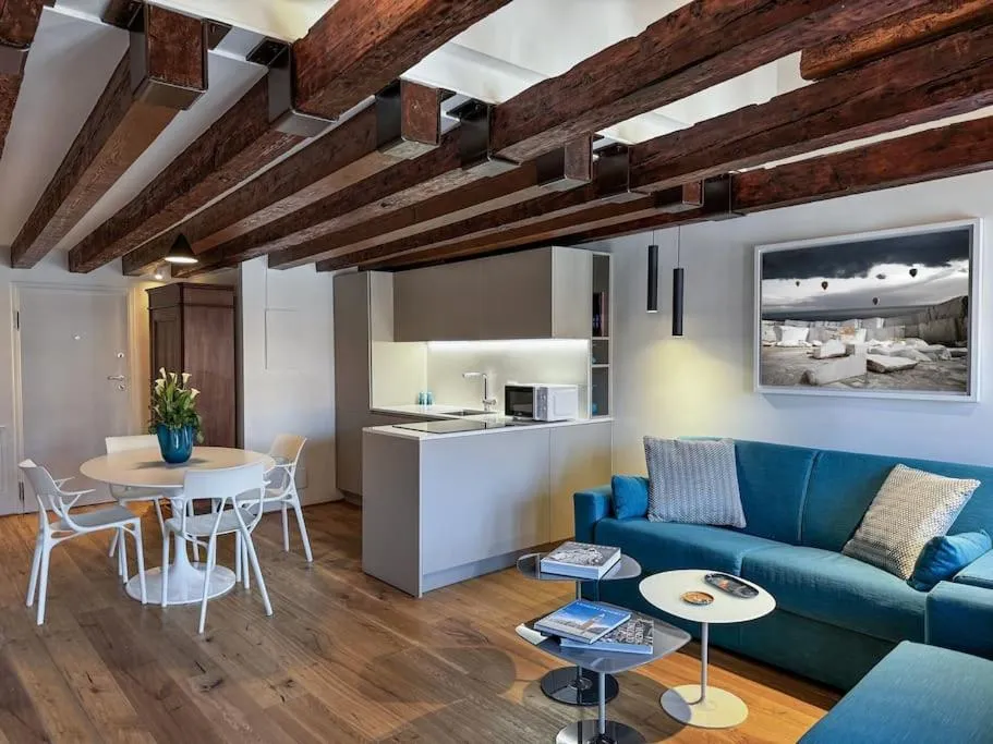 Image 3 of SEDO3032A • [Venezia Central] • Luxury House •