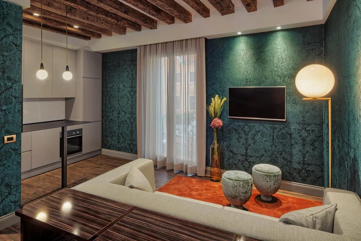 Image 4 of Suite735