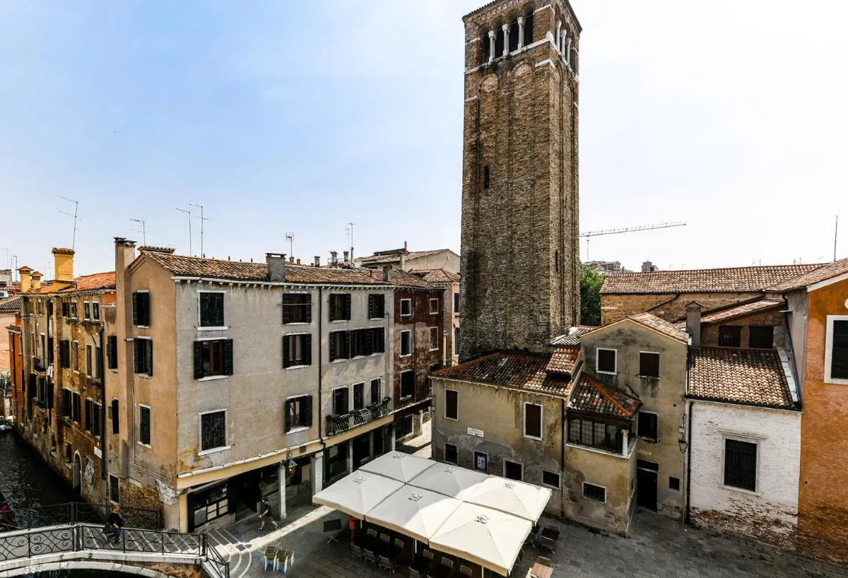 Image 5 of Venice Glass apartment