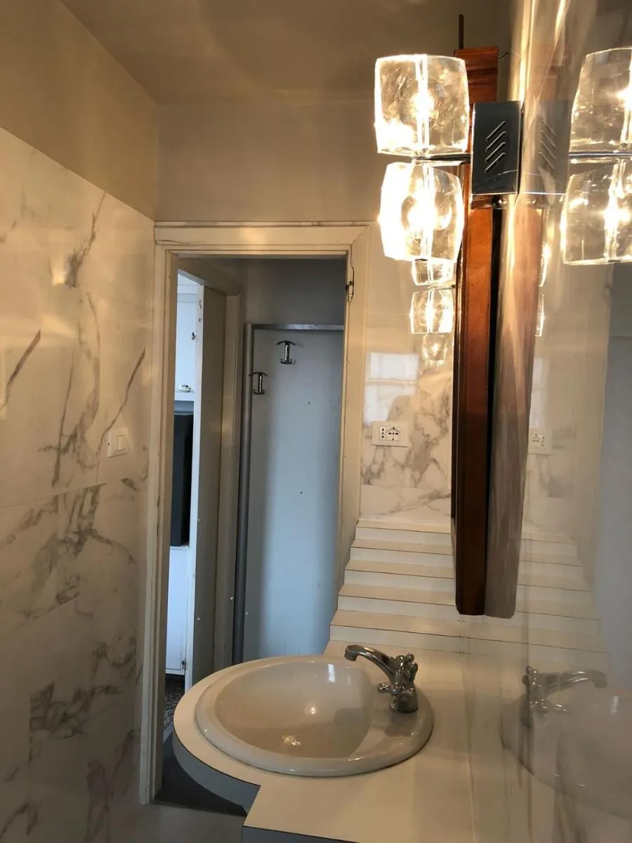 Image 3 of Venice Glass apartment