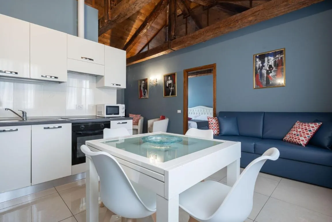 Image of Vivaldi Suites R&R
