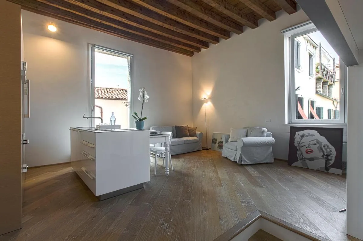 Image 1 of Zattere Design Loft R&R