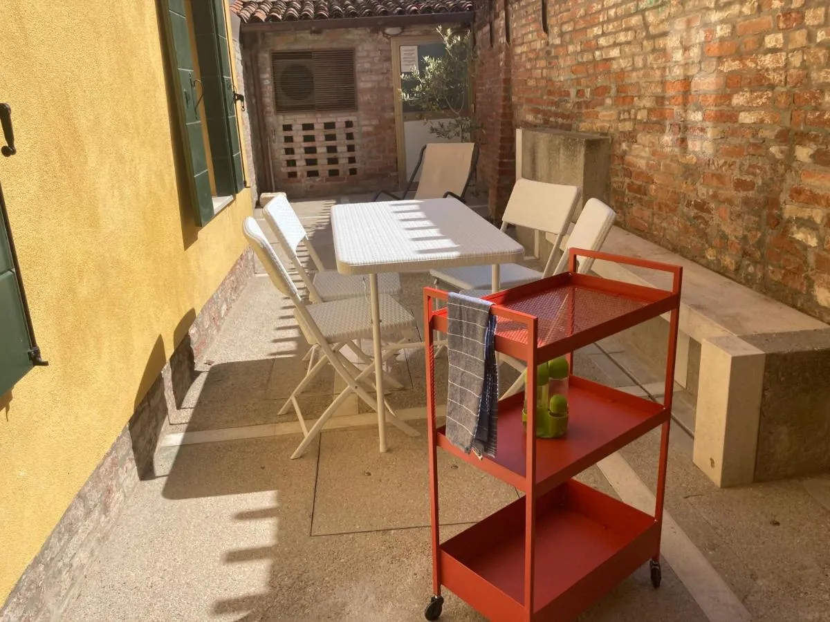 Image 2 of Appartamento Tre Archi con corte privata