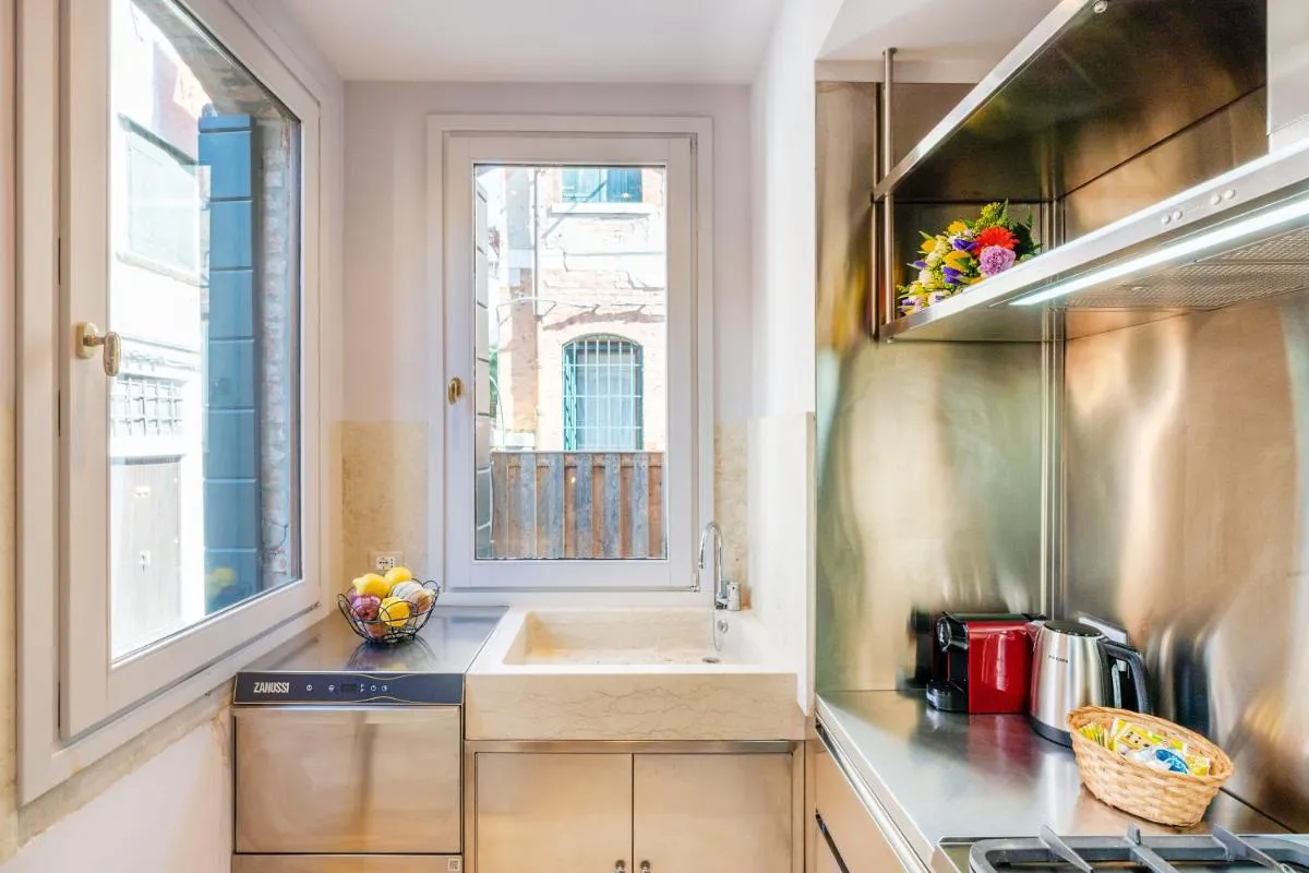 Image 2 of Appartamento di lusso con terrazza sull’acqua