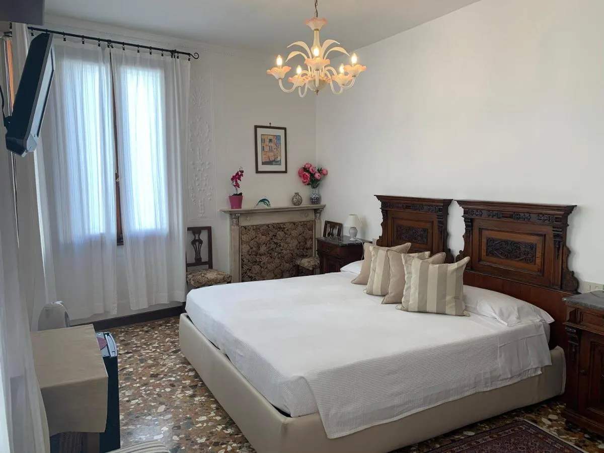 Image 4 of B&B Al Teatro with canal view
