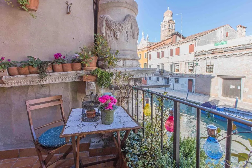 Image of CA CAMMELLO private terrace and canal view