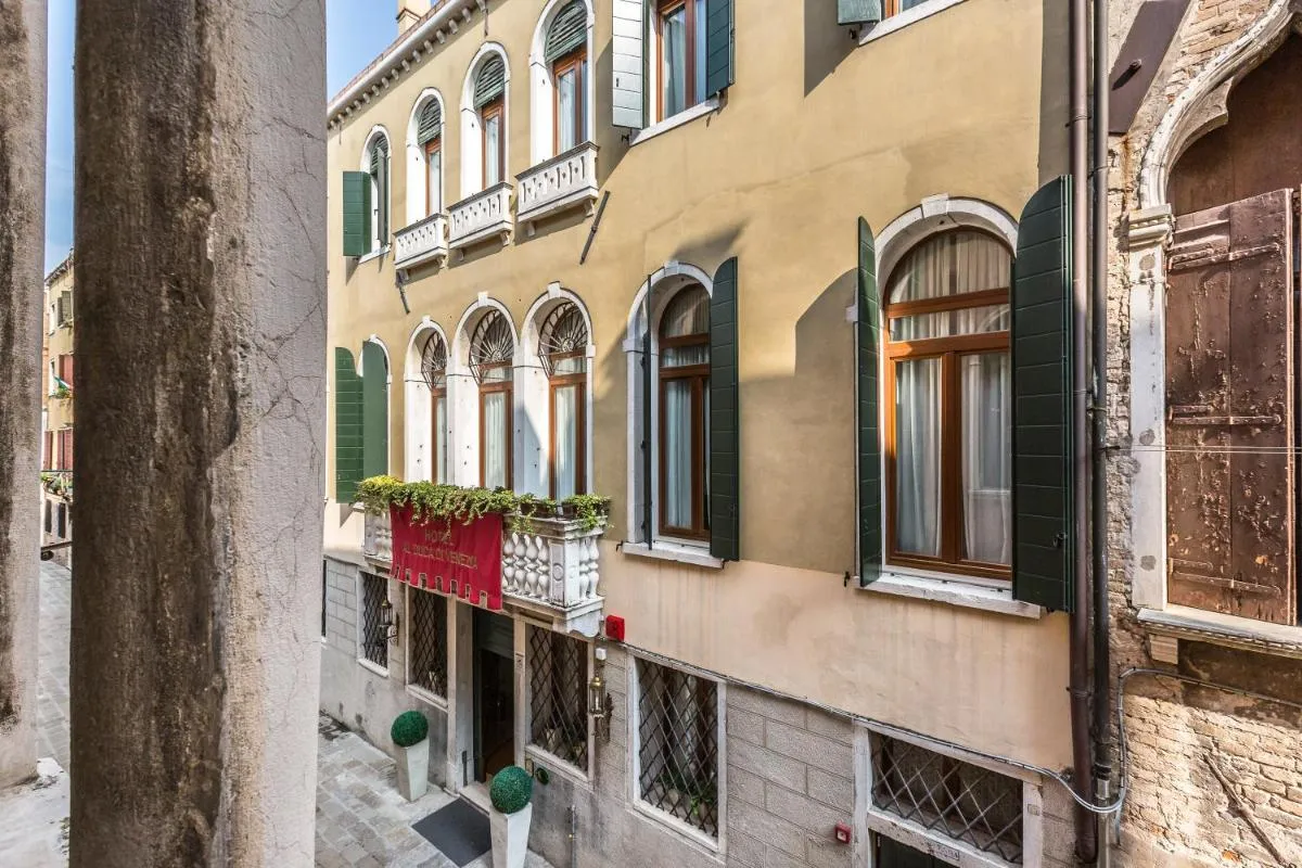 Image 4 of Ca’ Del Monastero 3 Collection Apartment for 4 Guests with Lift