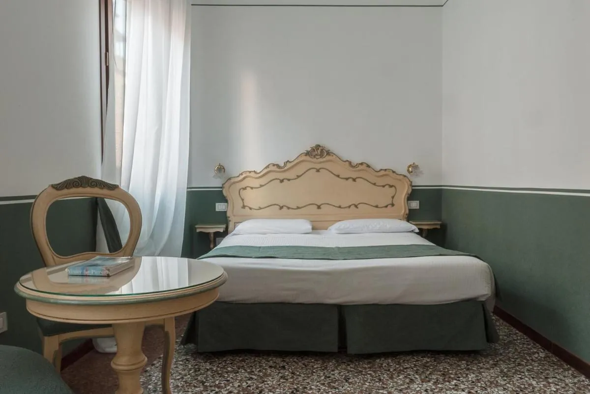Image 1 of Ca’ San Trovaso – 6 Rooms