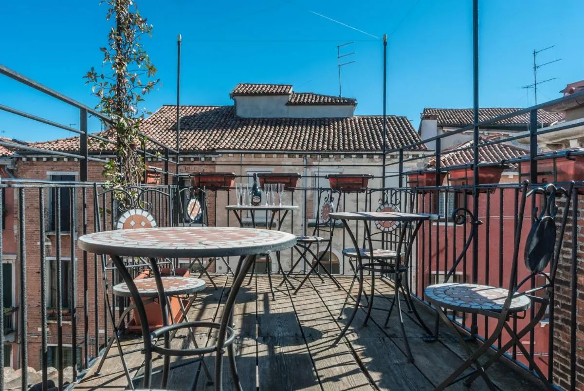 Image 2 of Ca’ San Trovaso – 6 Rooms