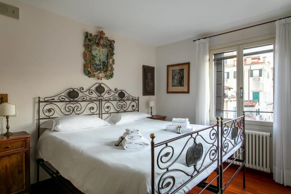 Image 3 of Ca’ al Giglio – Appartamento Vista Canale