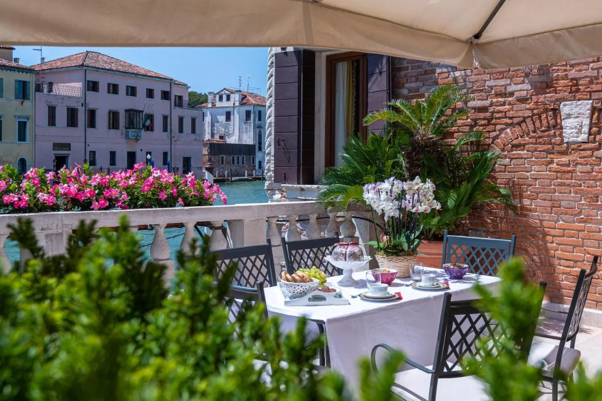 Image 3 of Ca’ dei Cuori on the Grand Canal