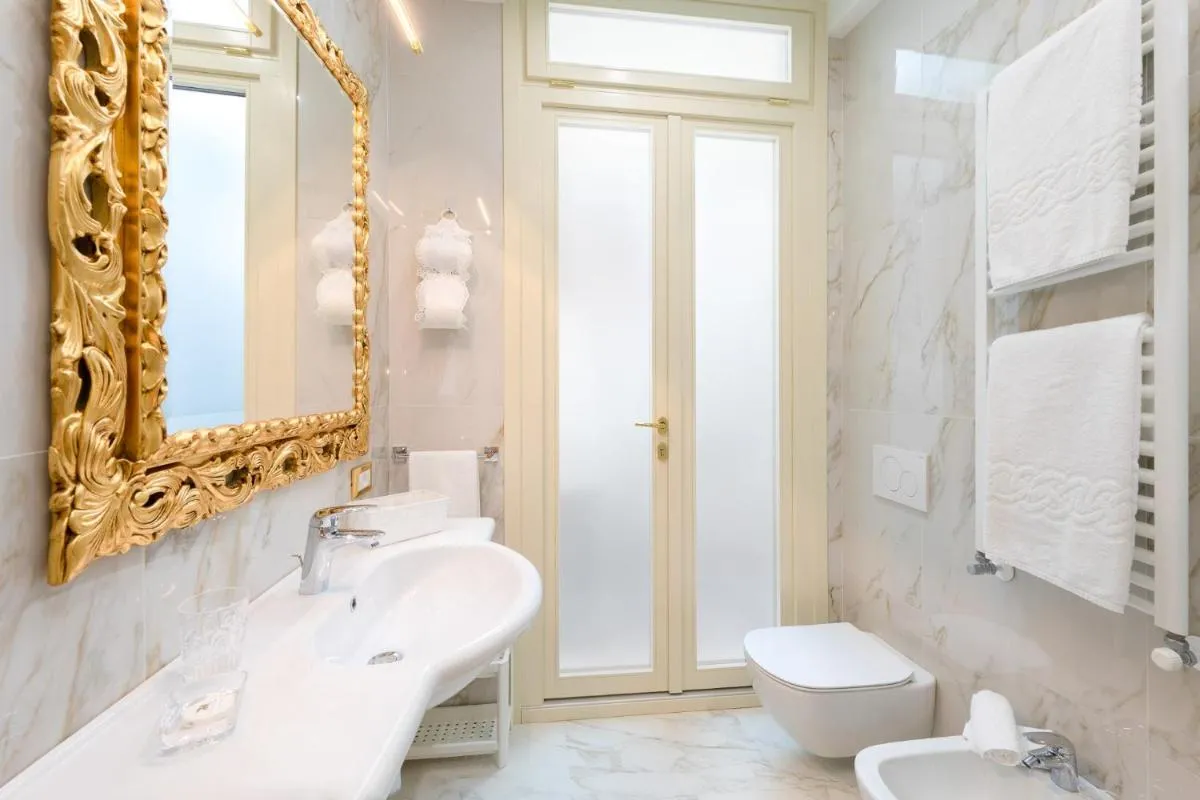 Image 1 of Canal View San Marco Luxury Rooms