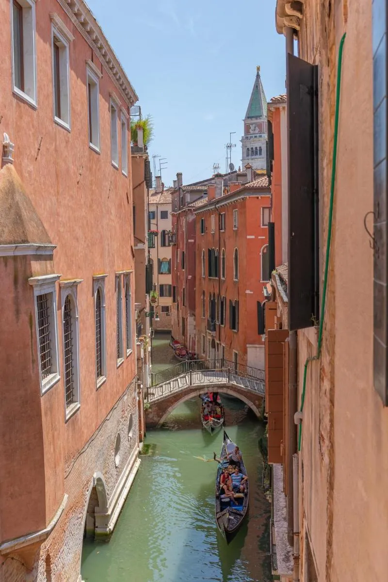 Image 4 of Canal View San Marco Luxury Rooms