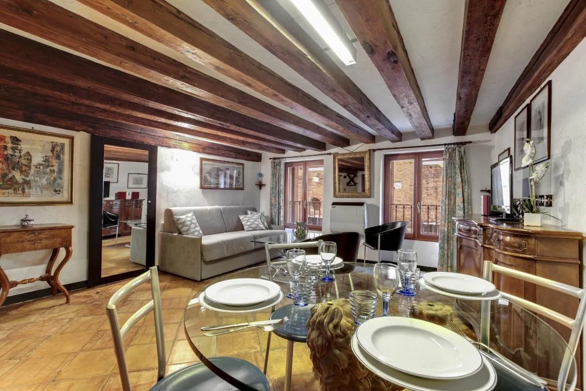 Image 3 of Canal View Suite in Rialto by Wonderful Italy