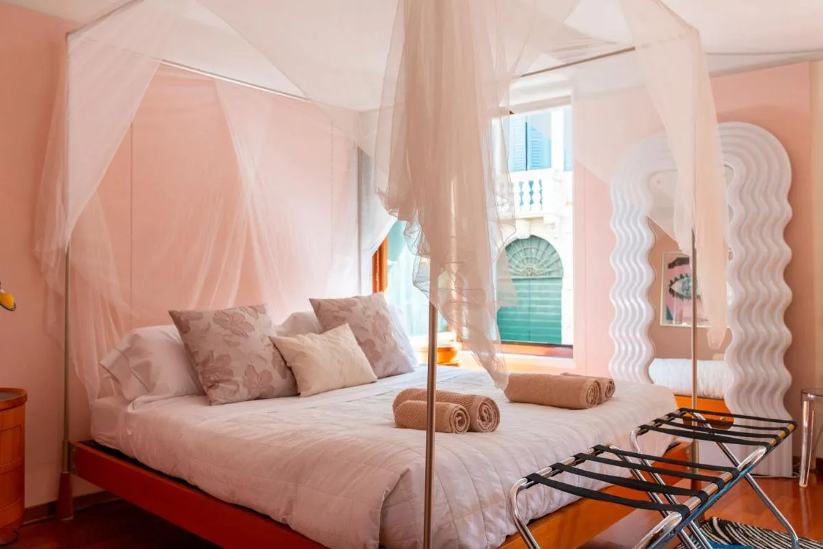 Image 1 of Casa Flavia ai Morosini – Luxury apartment with Canal View