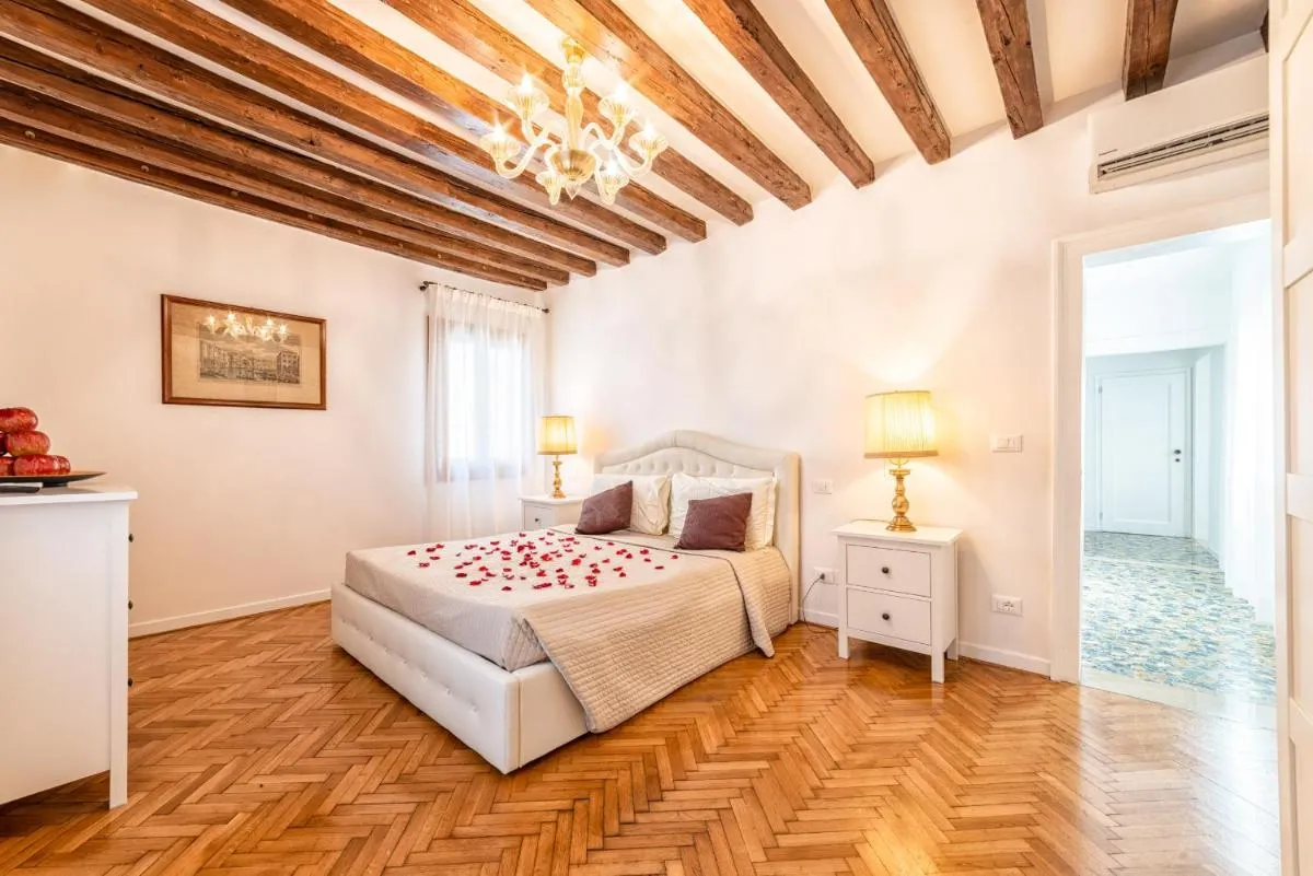 Image 1 of Casanova Fenice – Canal View