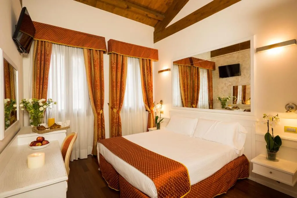 Image of Casanova Fourrooms