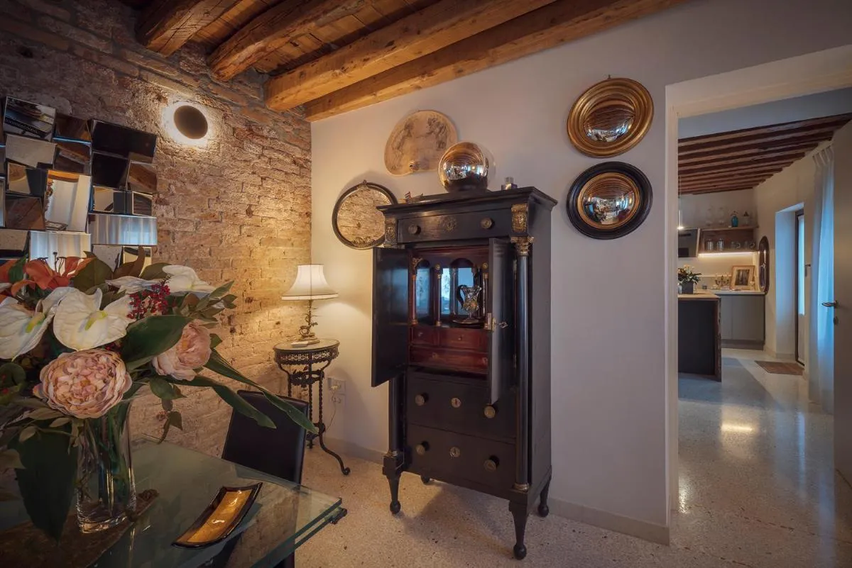 Image 3 of Cinqueteste Luxury Home