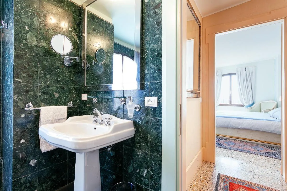Image 2 of Deluxe Apartments Lagoon View