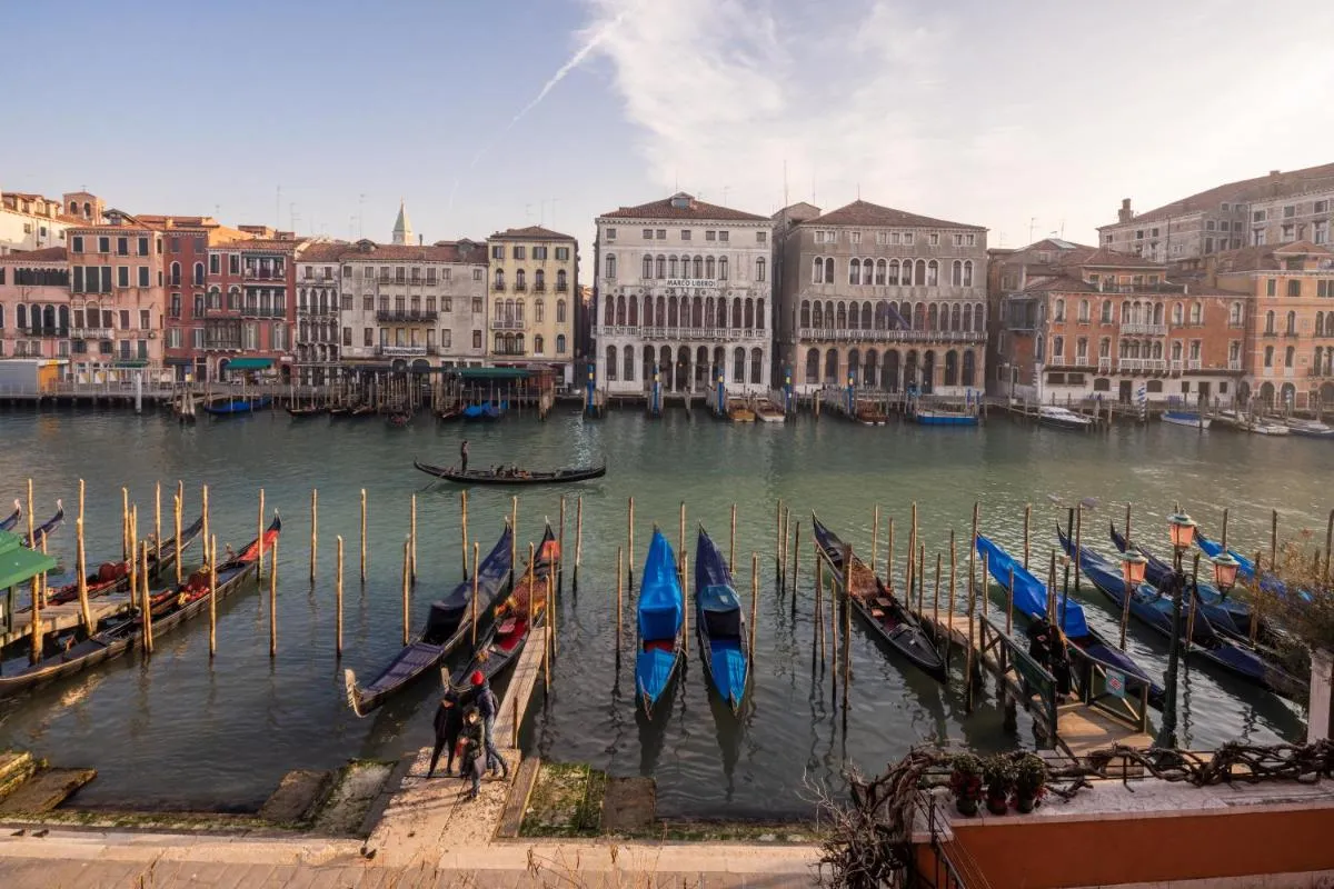 Image 5 of Design Apartment with Balcony on the Grand Canal R&R