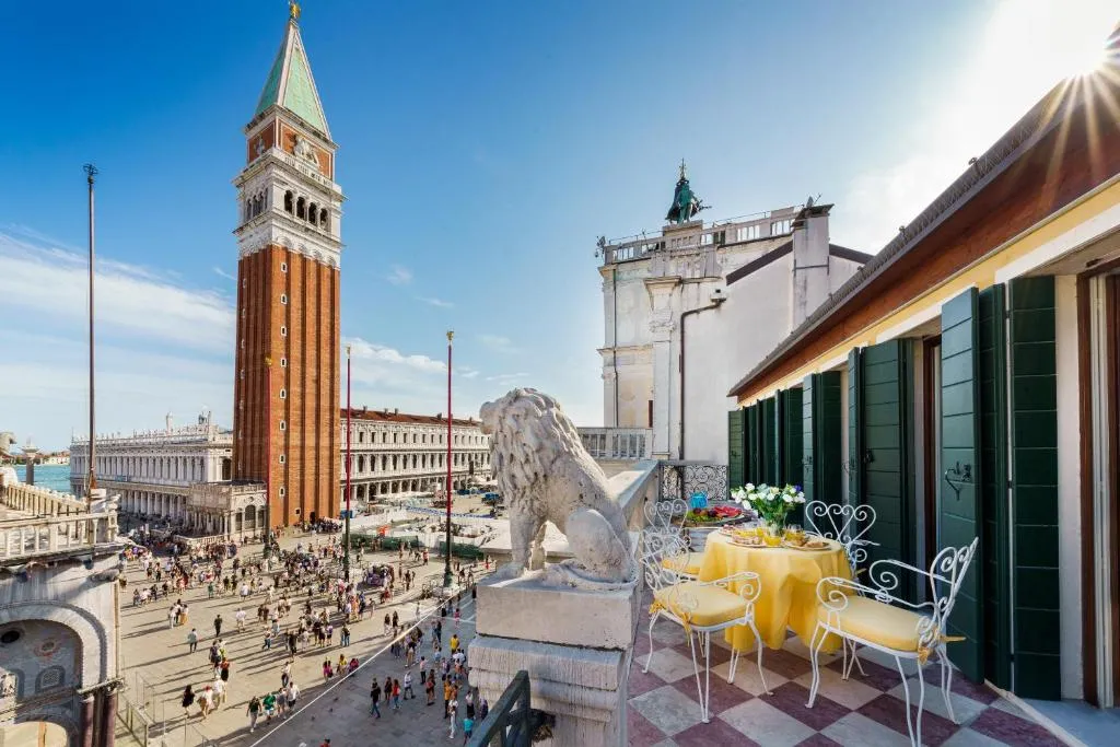 Image of Due Leoni Terrace In St Mark’s Square