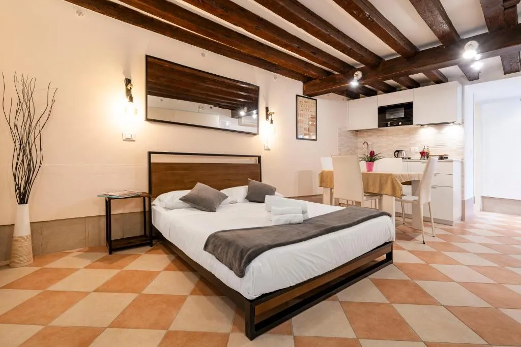 Image of Fenix Colombina in Biennale – Your little house