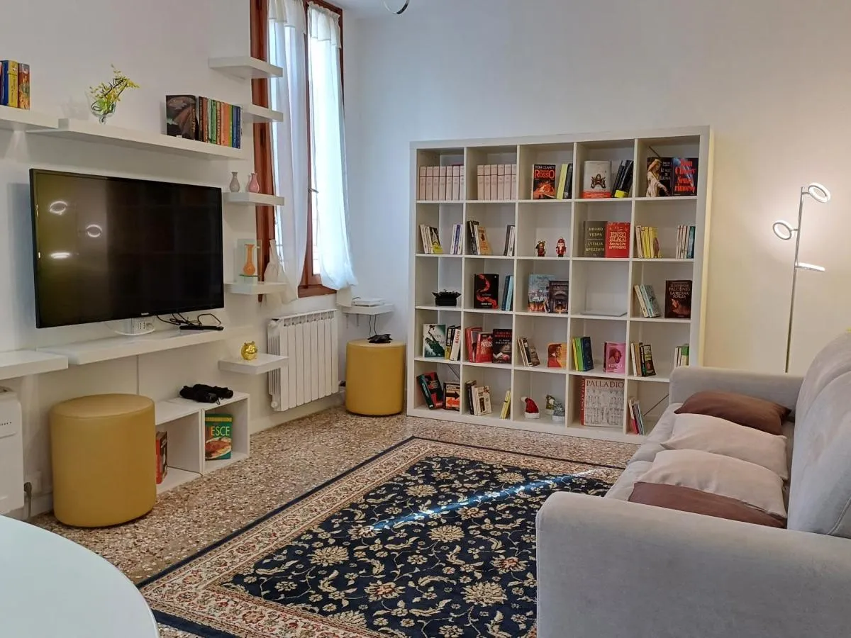 Image 4 of Fortuny Loft