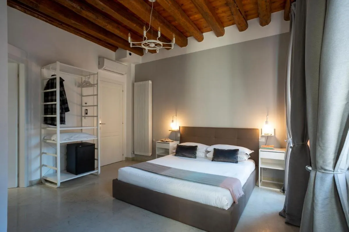 Image 2 of Foscà Venice Rooms