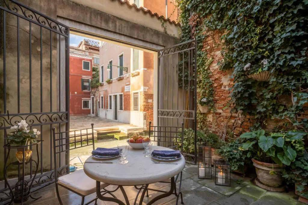 Image of Garden Mansion with Private Mooring R&R