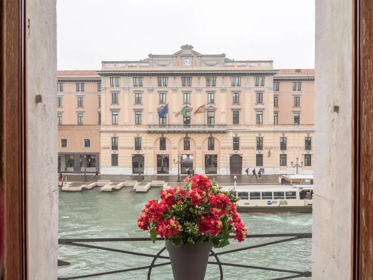 Image 2 of Grand Canal Suite by Wonderful Italy