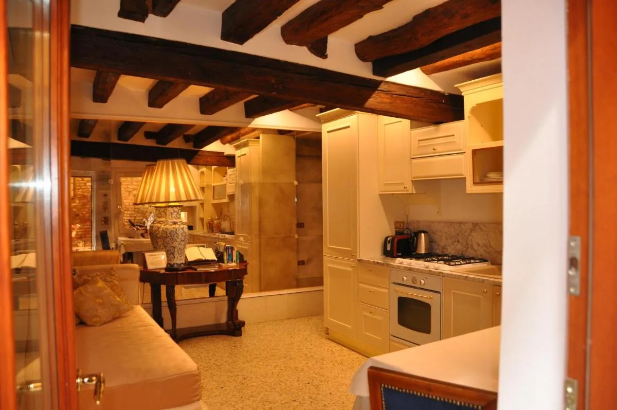 Image 2 of Henry’s Heaven Apartment