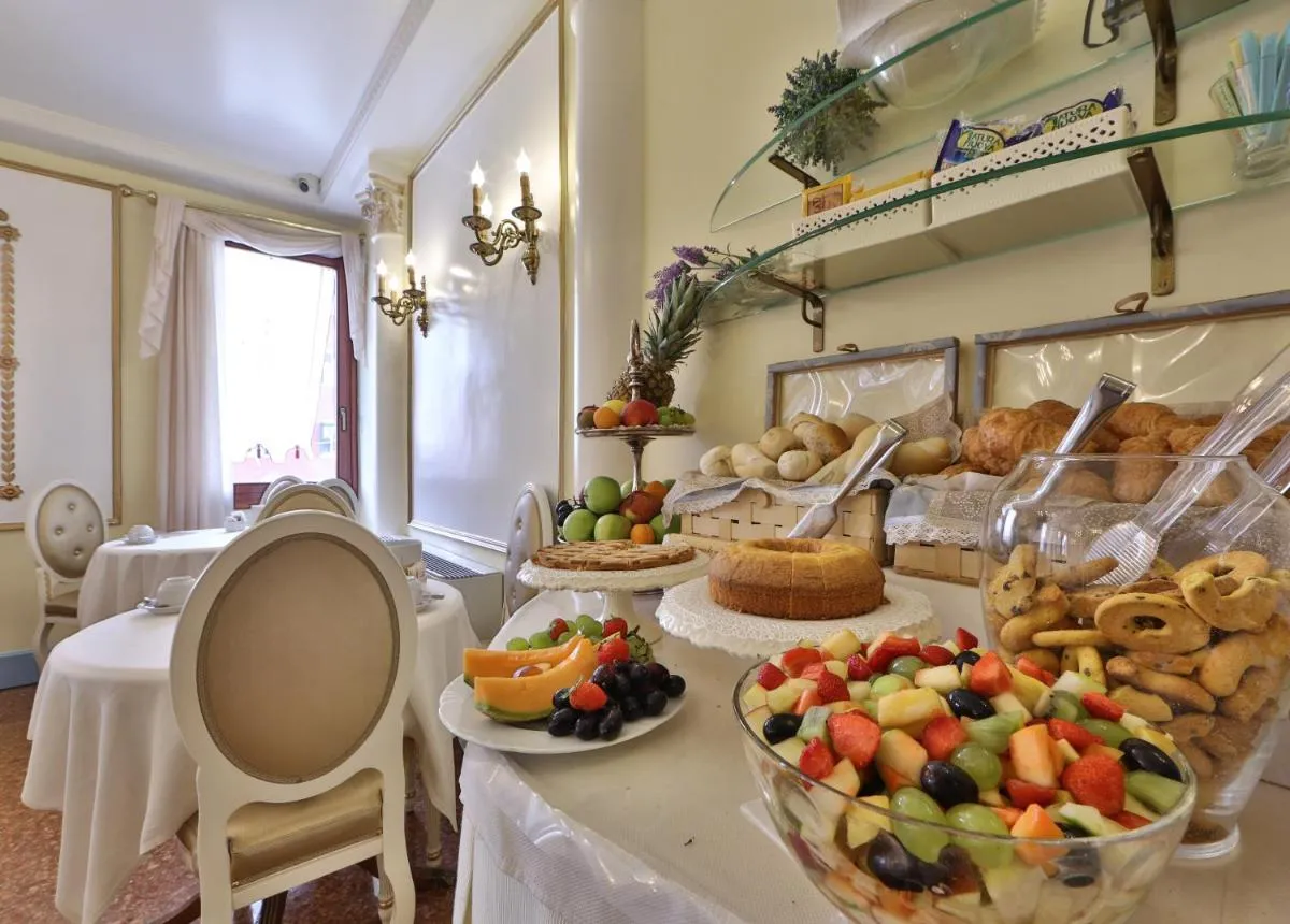 Image 6 of Hotel Arlecchino