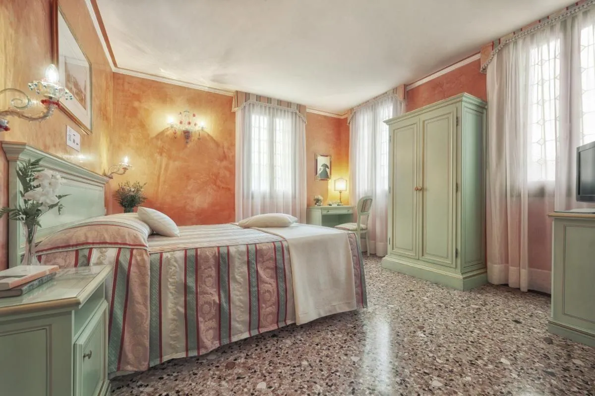 Image 4 of Hotel Firenze