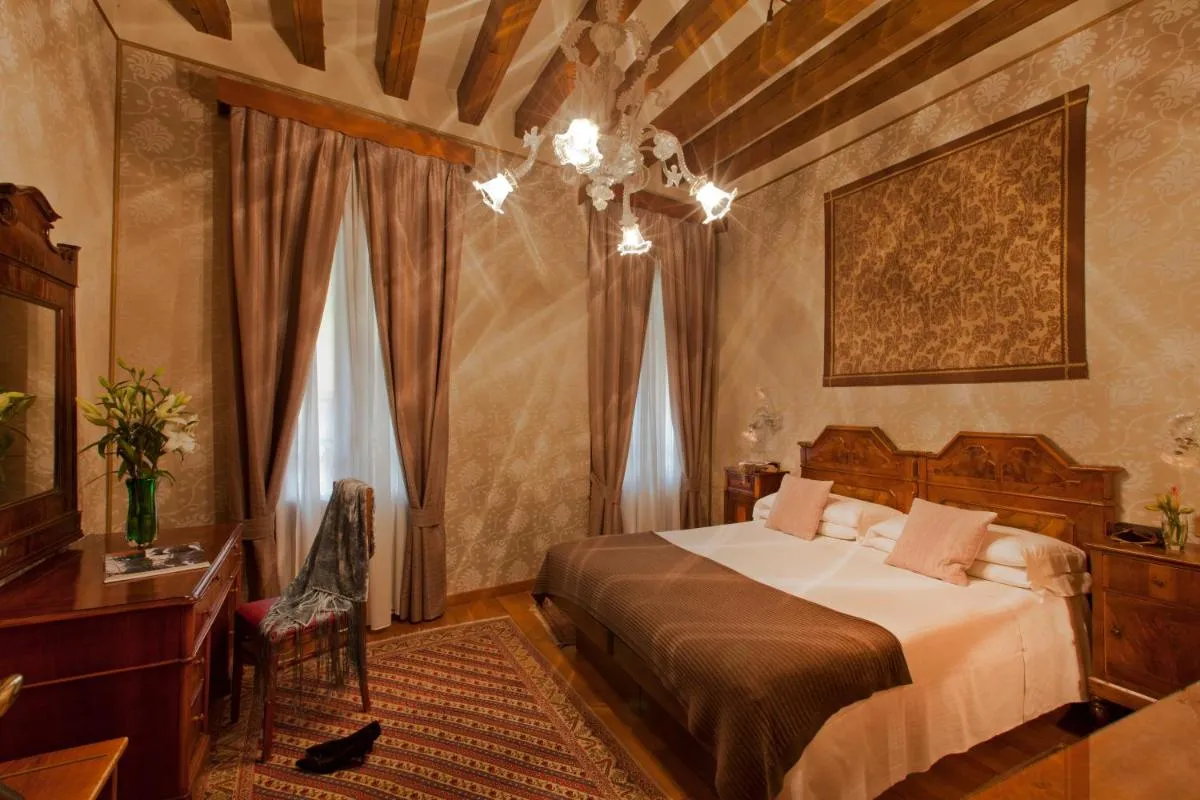 Image 1 of Hotel Saturnia & International