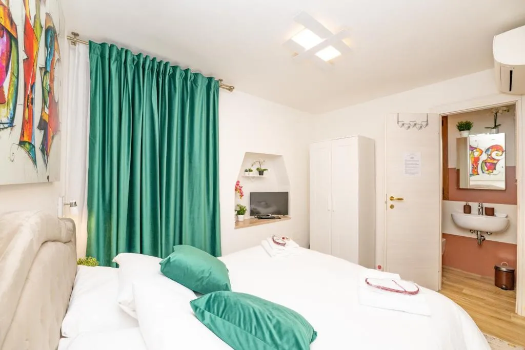 Image of Isa Sweet Home