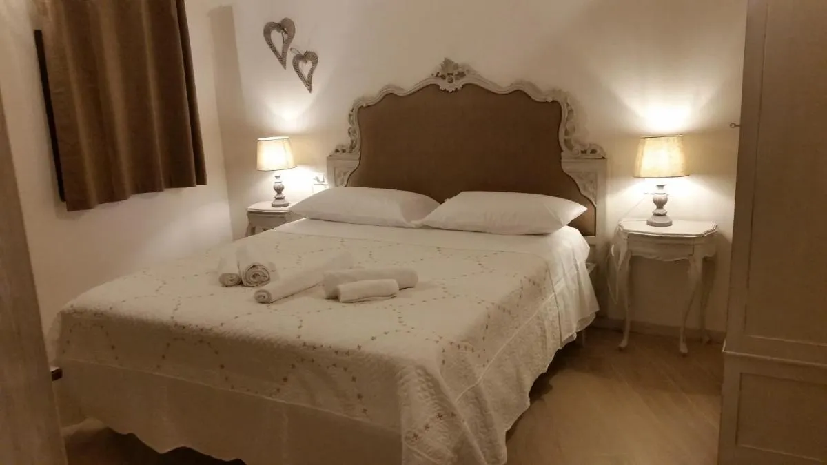 Image 3 of La Bonbonnier