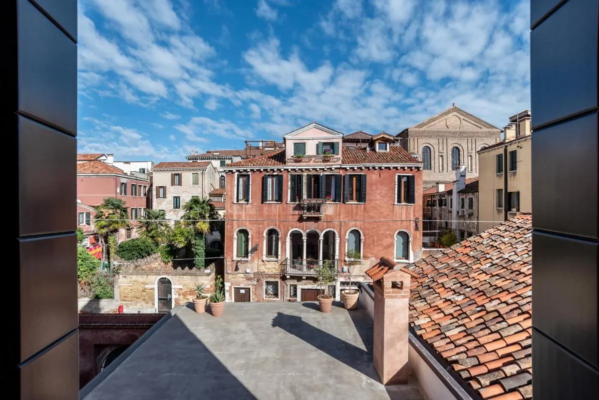 Image 5 of Palazzo Vendramin Costa