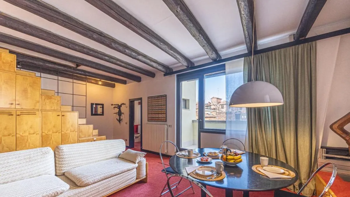 Image 3 of Penthouse Accademia