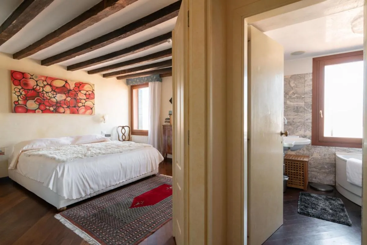 Image 1 of Penthouse with Rooftop Terrace and 360 Views of Venice – Venice5th